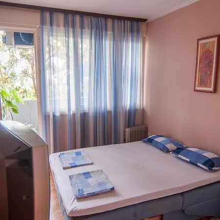 Genuine Montenegrin Flat * Ποντγορίτσα